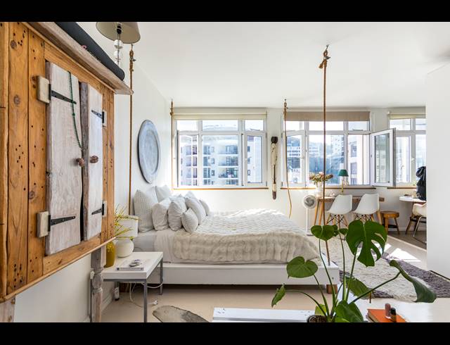 BEDROOM APARTMENT FOR SALE IN CAPE TOWN CITY CENTRE